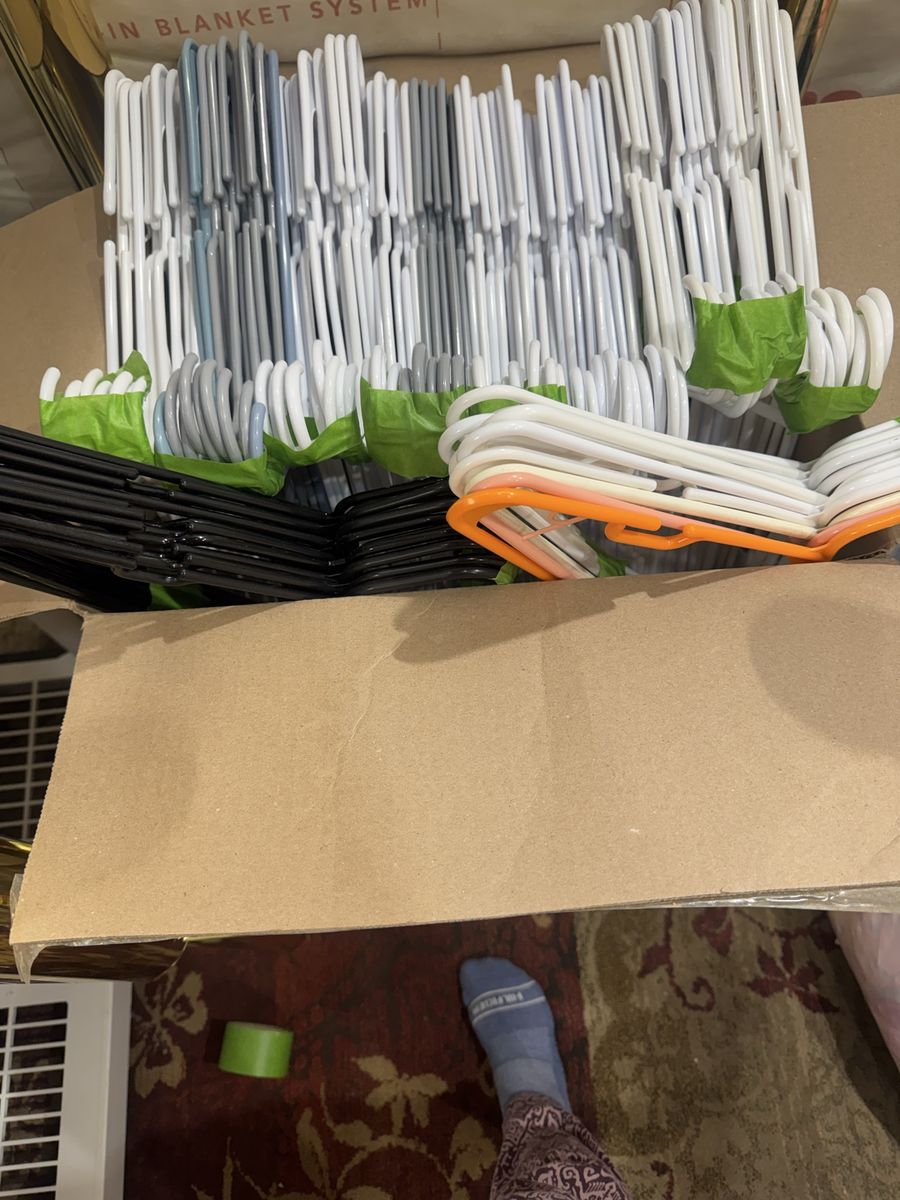 100pc wardrobe hungers