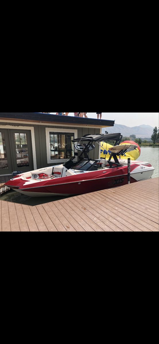 Axis A22 wake surf boat