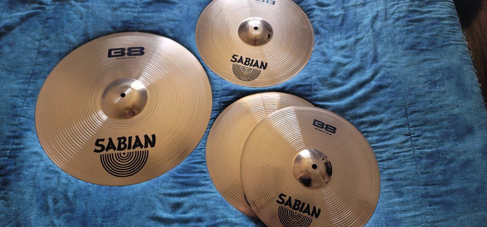 Sabian B8 Cymbal Set: 14" Thin Crash, 18" Crash Ride, 14" Hi-Hats - 3-piece