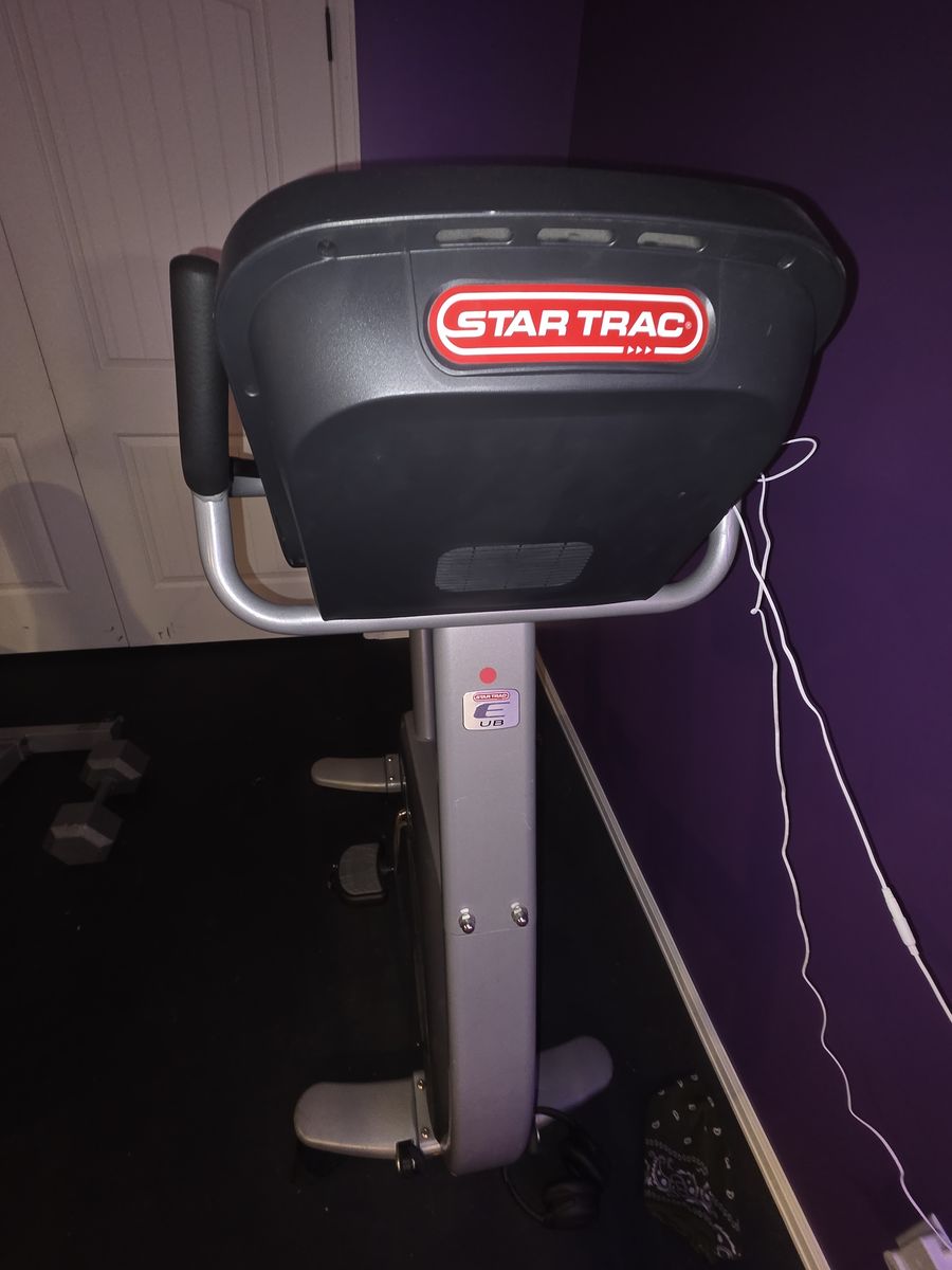 Star Trac Upright Exercise Bike Commercial Grade Fitness Equipment