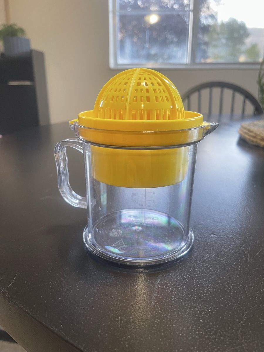 Lemon juicer