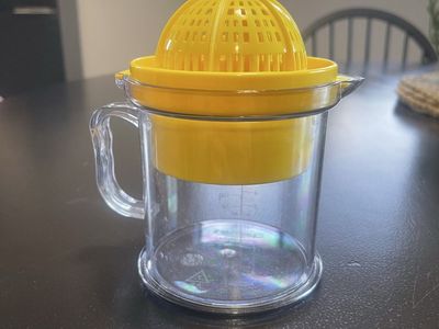 Lemon juicer