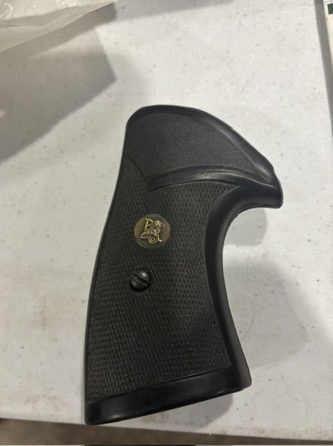 Pachmayr grips for S&W