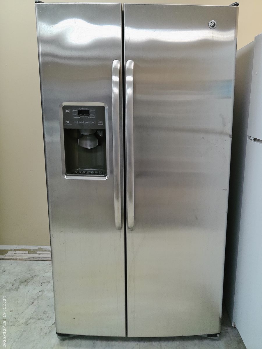 26 cf Stainless Side by Side~Water and Ice~90 Day Guarantee