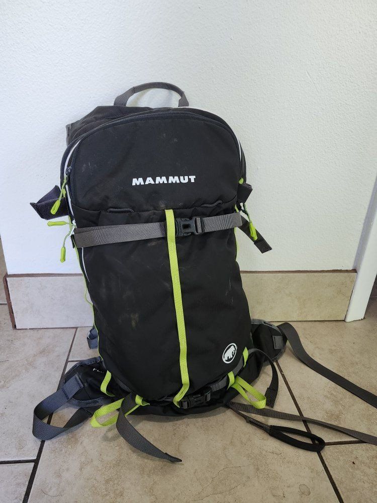 Mammut Flip 22 airbag pack w/ cartridge,  + beacon/shovel/probe