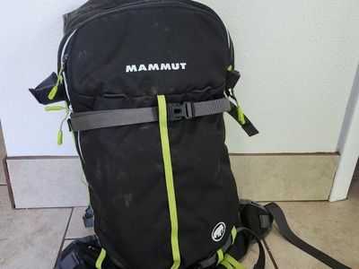 Mammut Flip 22 airbag pack w/ cartridge, + beacon/shovel/probe