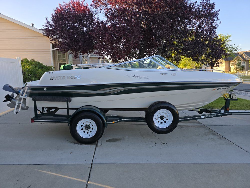 Immaculate 1999 Four Winns Horizon 180