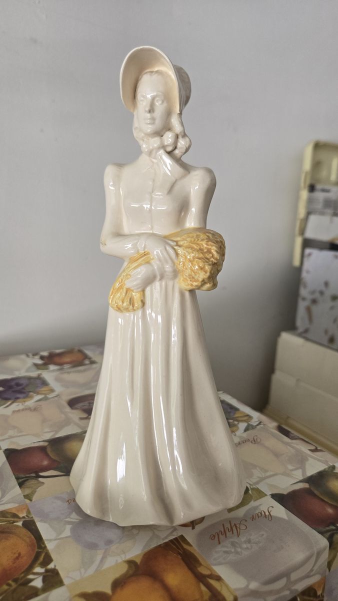 Utah Ceramics - Utah Centennial Pioneer Woman Figurine