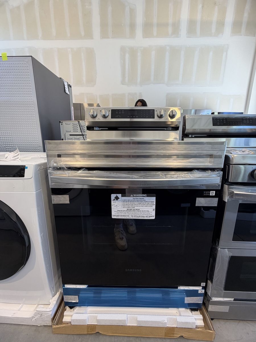 Samsung Bespoke 30” Smart Slide-In Electric Range