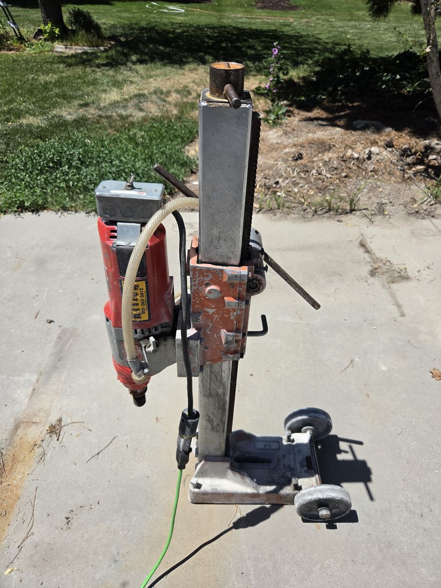 Milwaukee Core Drill with Stand and 5 Bits