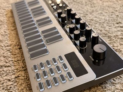 Donner B1 Analog Bass Sequencer Synth