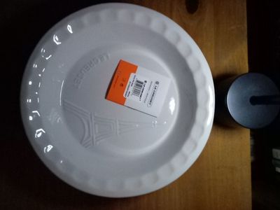 Le creuset pie dish new