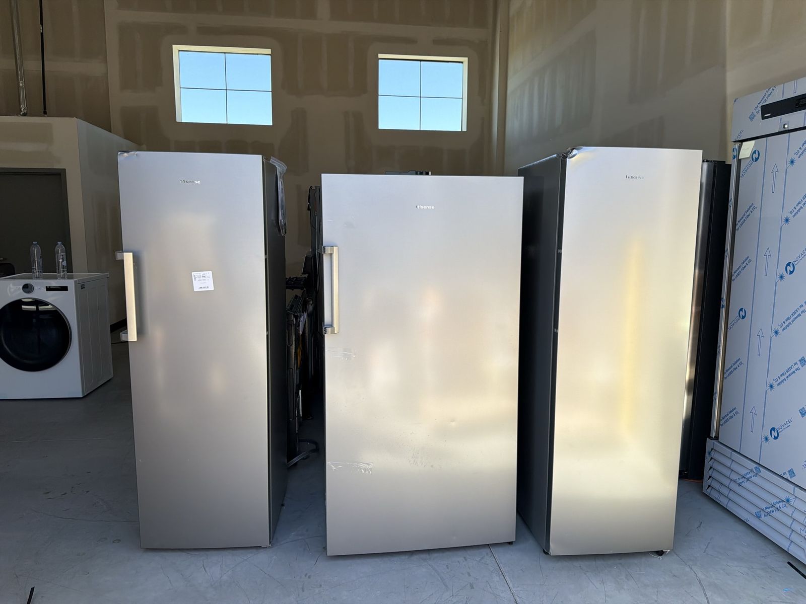 Scratch n Dent Hisense 10.2/17.1 upright Freezers