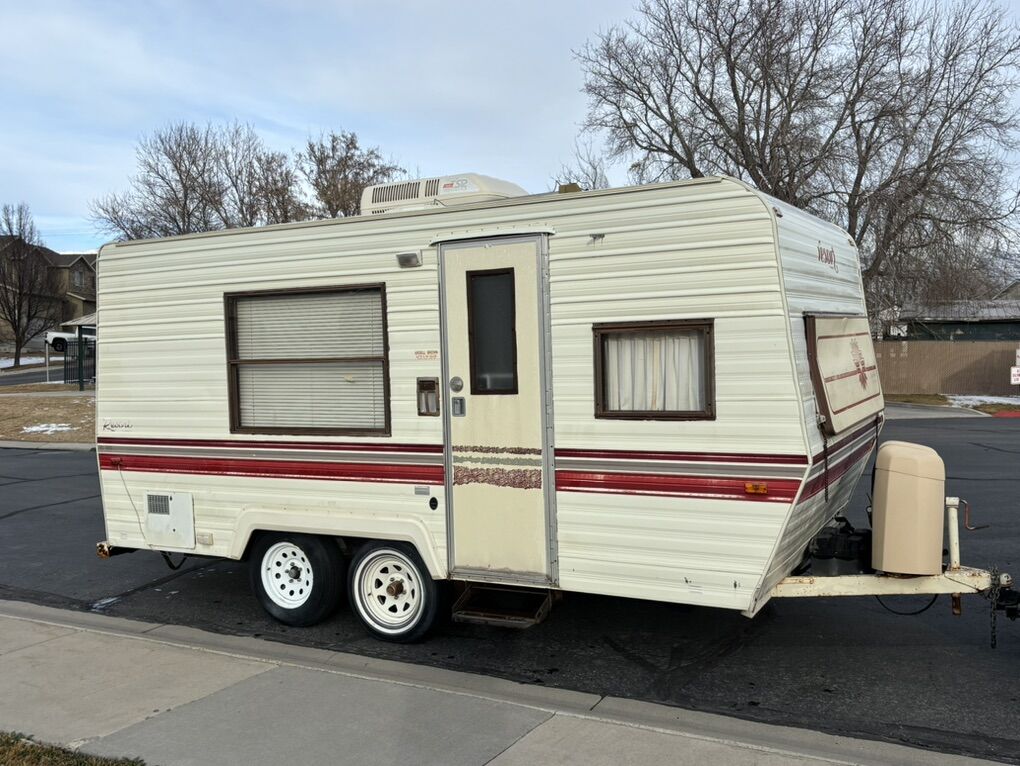 1989 Terry Resort 18 Foot Sleeps Up To 6