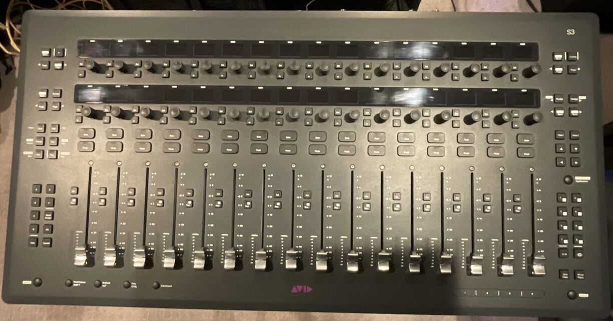 Avid S3 Audio Interface / Mixer for DAW Recording Pro Tools