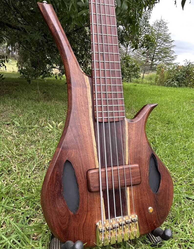 Booka 6 String Bass