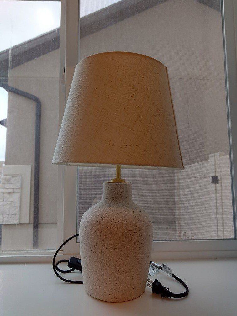 IKEA BLIDVÄDER Lamp
Table lamp, off-white ceramic
