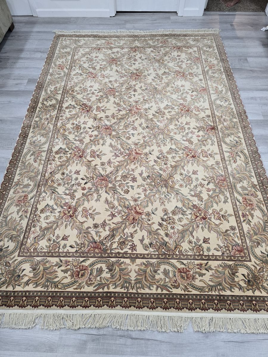 Liquidating Hand Knotted Wool Rugs
