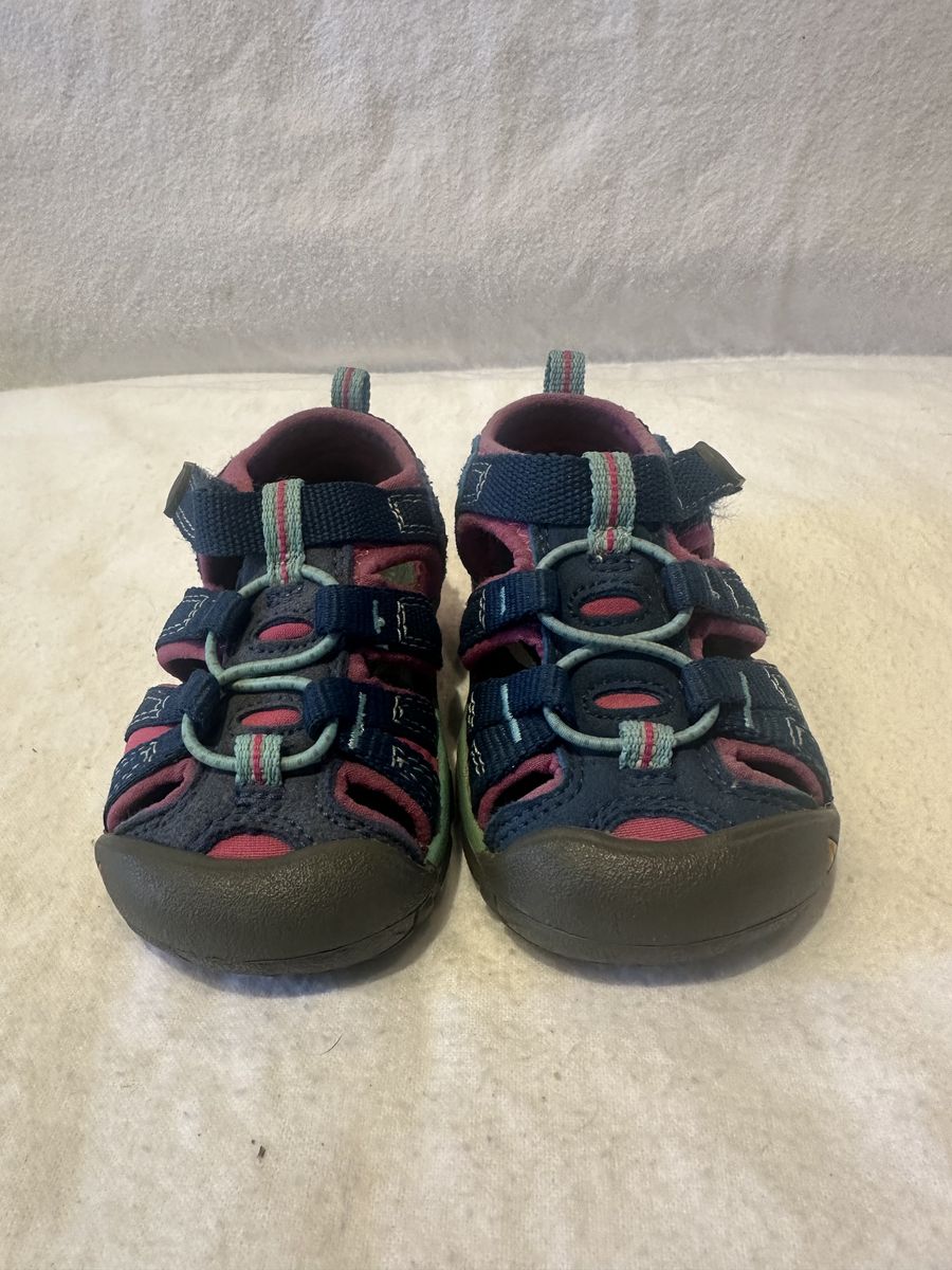 Keen toddler Size 5 Blue/Pink Trim, Hiking Sandals