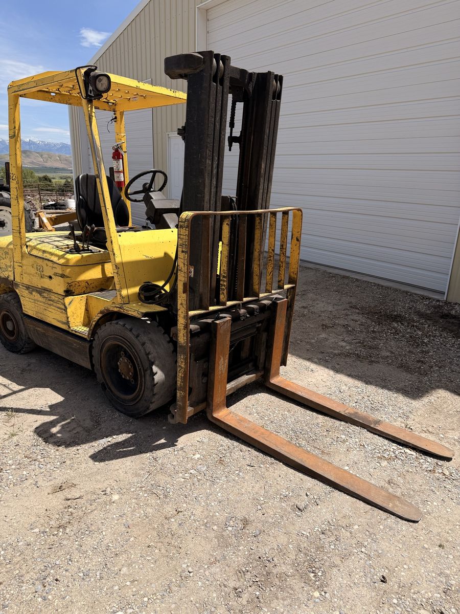 Hyster H60XM 6000 lb Diesel Forklift - 15ft 3-Stage Mast, Solid Tires