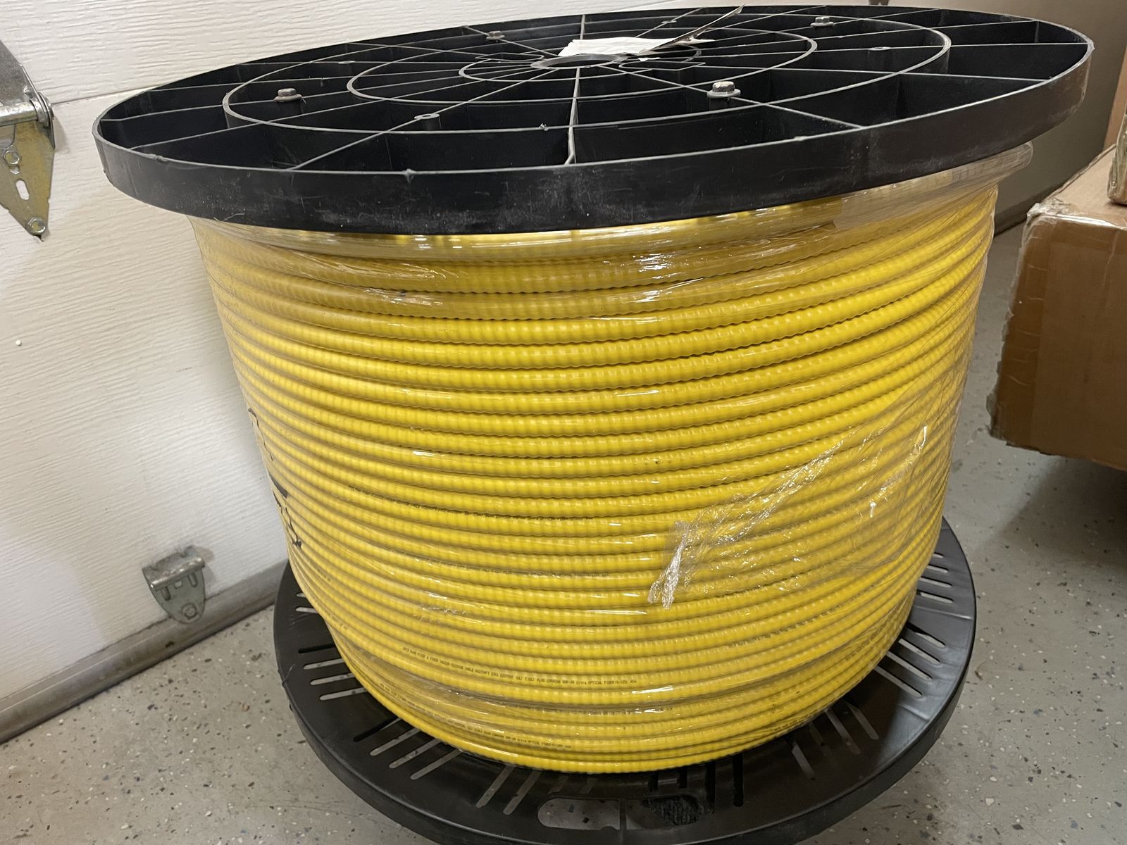 New 702 feet Corning SMF-28 Ultra Fiber Optical Cable 6 strands of high-performance OS2 9/125um