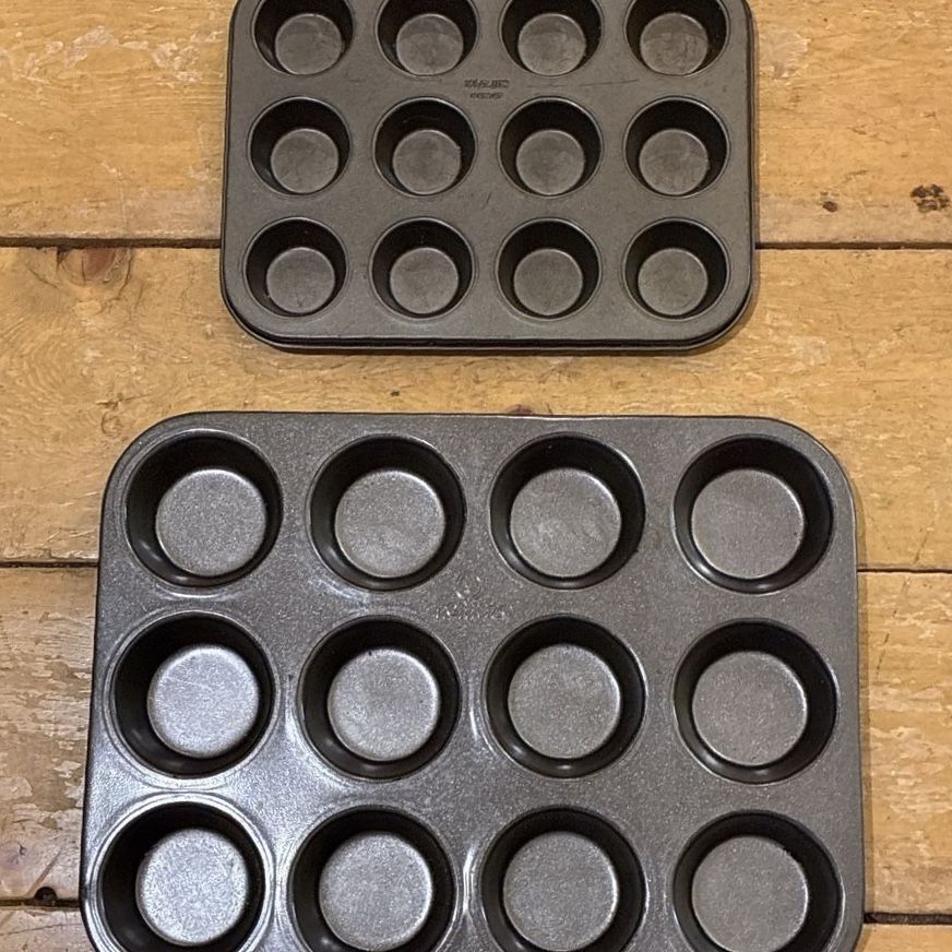 Set of 2 Metal Muffin and Cupcake Baking Pans