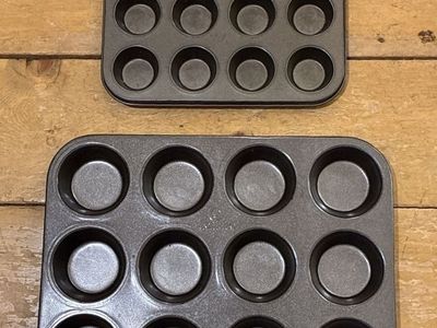 Set of 2 Metal Muffin and Cupcake Baking Pans
