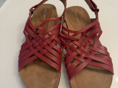 Easy Spirit Leather Sandals – Size 9 (Red)