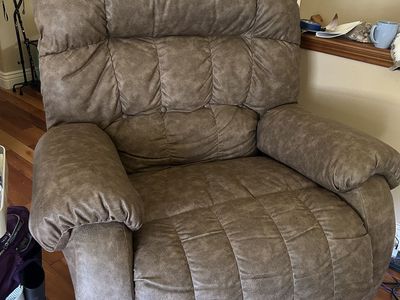 Massive, comfy, oversize recliner, almost new!
