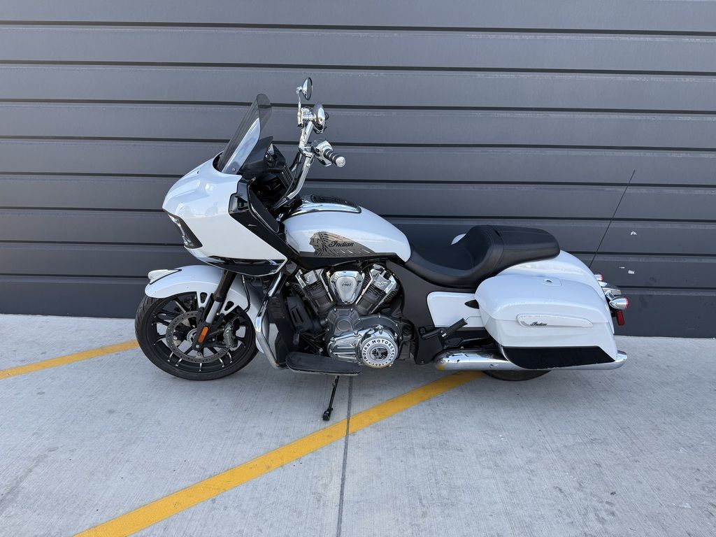 2025 Indian Motorcycle® Challenger® Limited Black Metallic