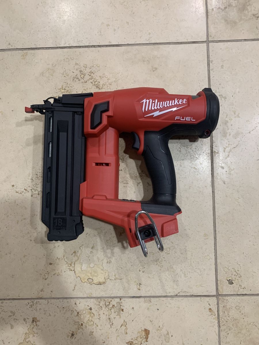 Milwaukee 18 gauge Brad nailer