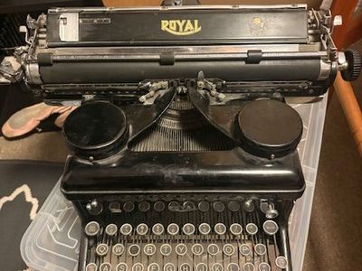 Antique Royal Typewriter