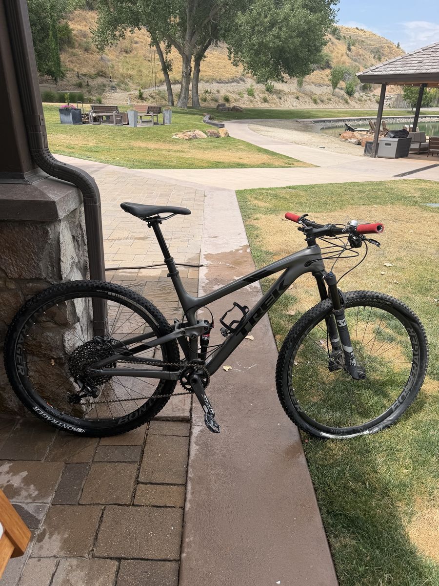 Trek Top Fuel 9.8 Carbon Mountain Bike Full Suspension 29" Wheels, Size Medium (19.5), Gray