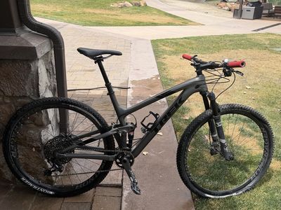 Trek Top Fuel 9.8 Carbon Mountain Bike Full Suspension 29" Wheels, Size Medium (19.5), Gray