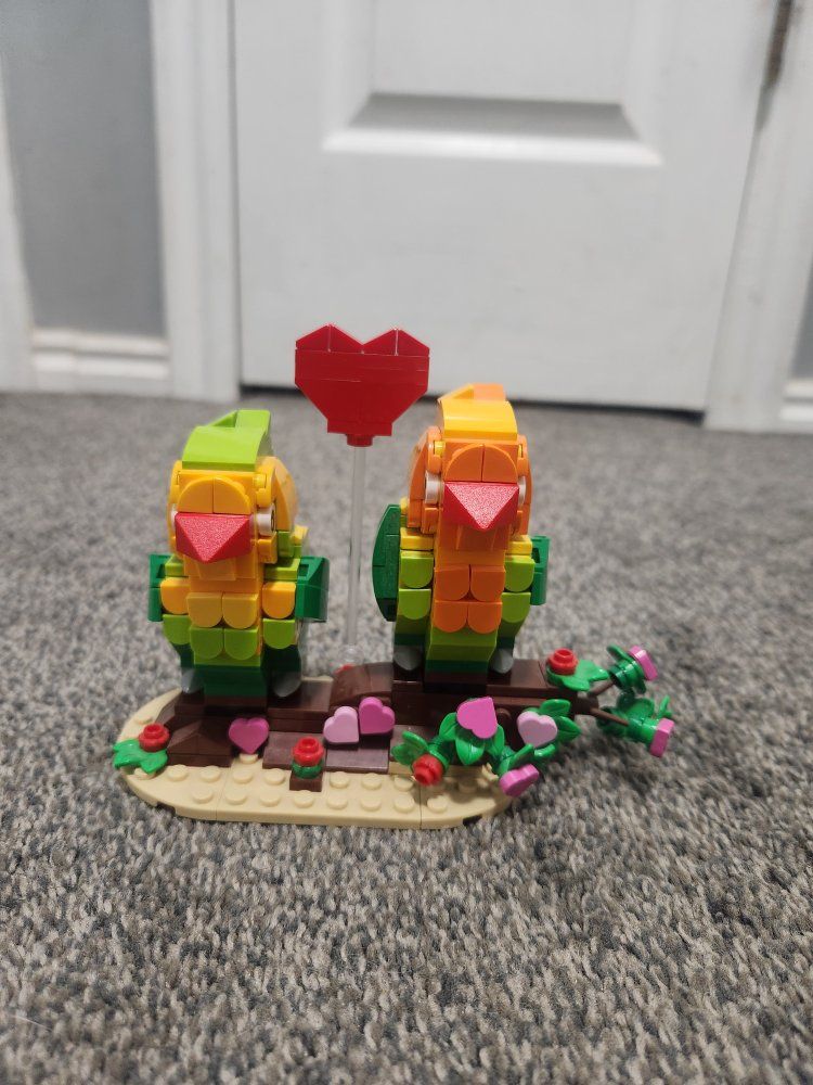 LEGO Creator Expert 40522 Valentine Lovebirds Building Set