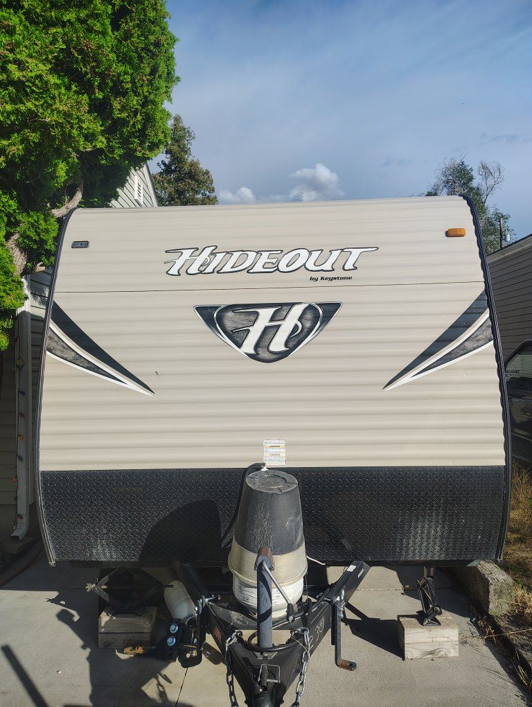 2018 Keystone RV Hideout LHS Mini Series M-176 Travel Trailer - Sleeps 6, 21.5 ft
