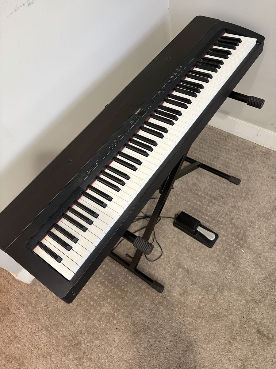 Yamaha Digital Piano w/ Soft Case & Stand