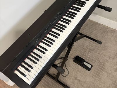 Yamaha Digital Piano w/ Soft Case & Stand