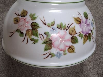 Beautiful Large Hand Painted Class Lamp Top Nice!
