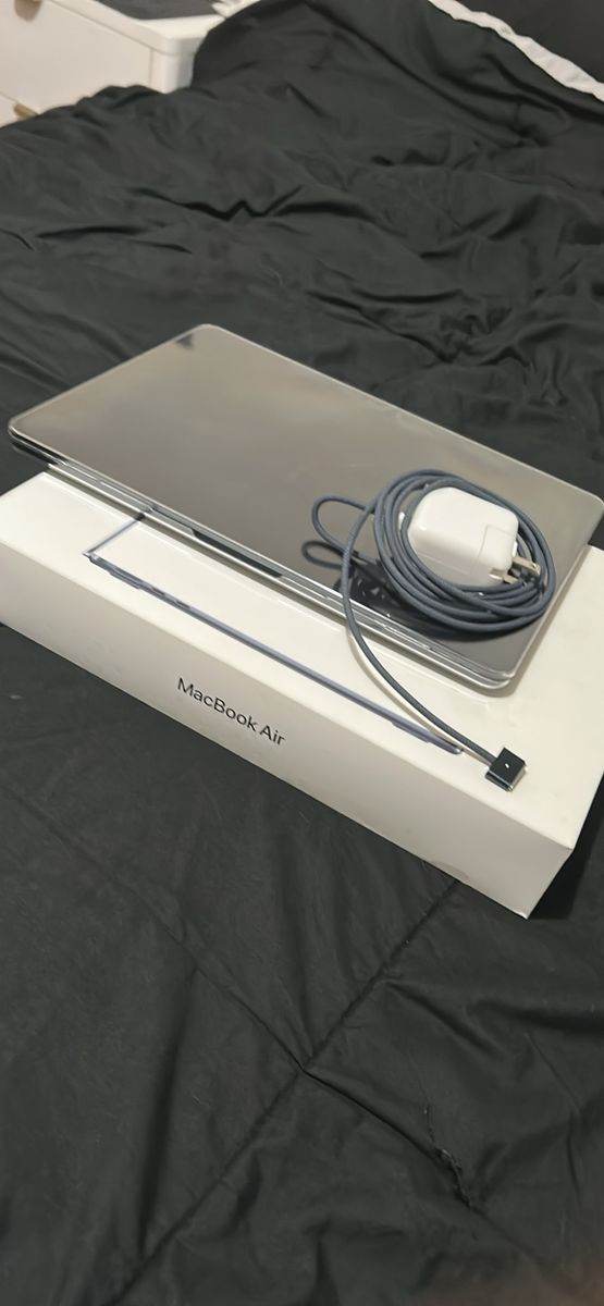 2025 MacBook Air 13 inch 256GB 16 gb ram