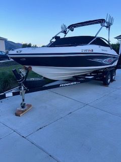 2008 Rinker 226 Captiva 5.7L Gi 300HP Volvo Penta