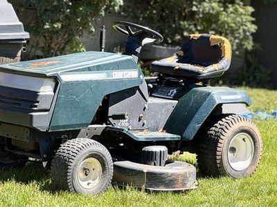 Craftsman 42 in Ridding Lawnmower