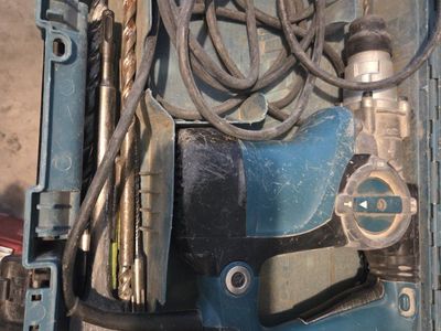 Makita Rotary Hammer Drill Kit - Corded Power Tool with SDS Plus Bits and Case