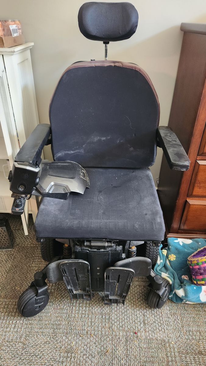 Quantum Edge 3 Power Chair *Free*