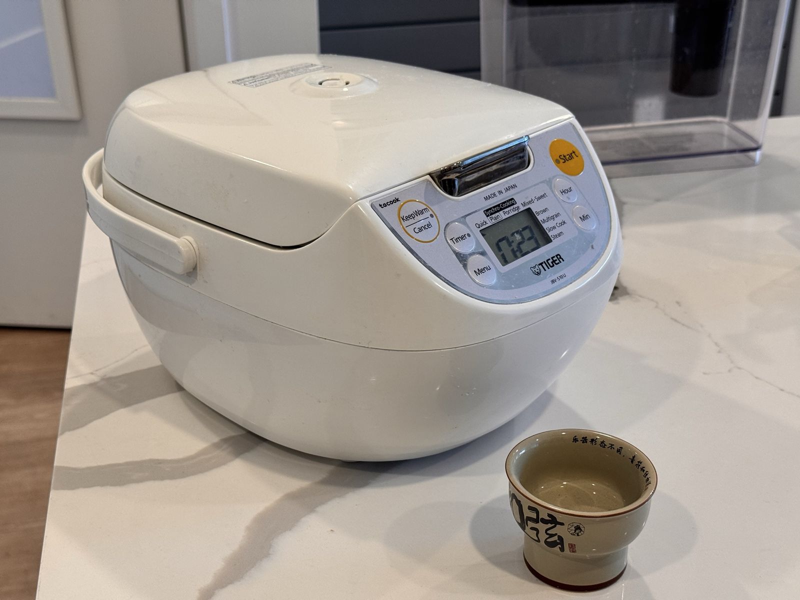 Tiger JBV-S10U 5.5-Cup Micom Rice Cooker & Warmer Tacook "Synchro-Cooking" Plate - White