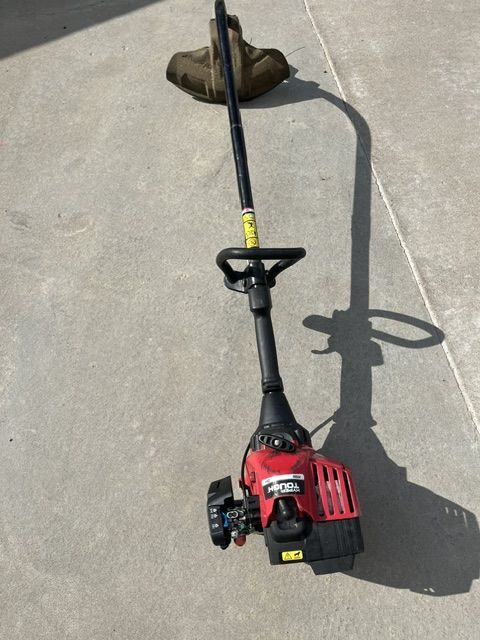 Hyper Tough Gas String Trimmer – Runs Great – Ready to Work with some xtra's