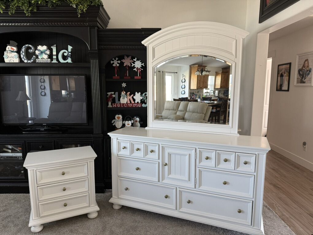 Beautiful Solid Bedroom Set -Great Condition