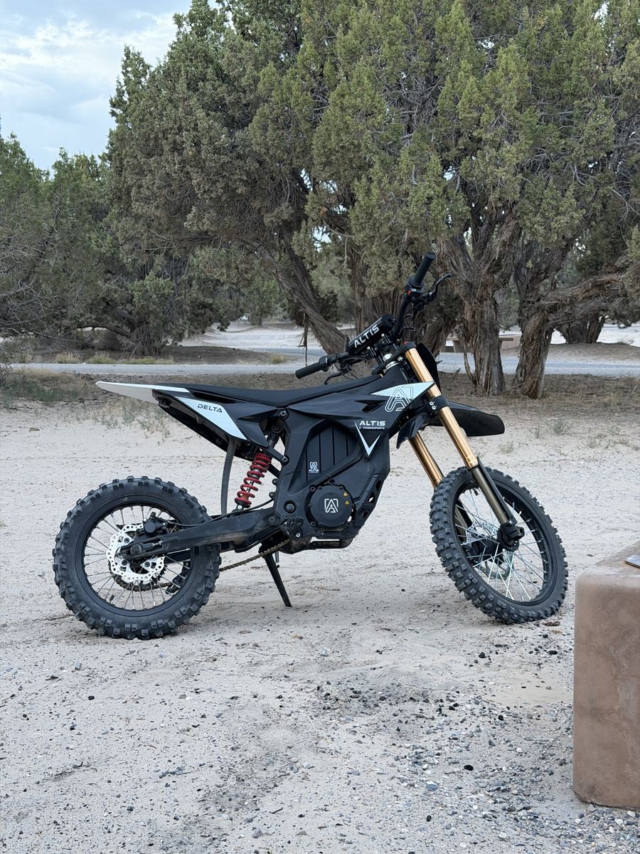 Altis Delta Electric Dirt Bike - Mid-Drive, Gold Forks, Red Shock, LED Headlight, 50 Miles