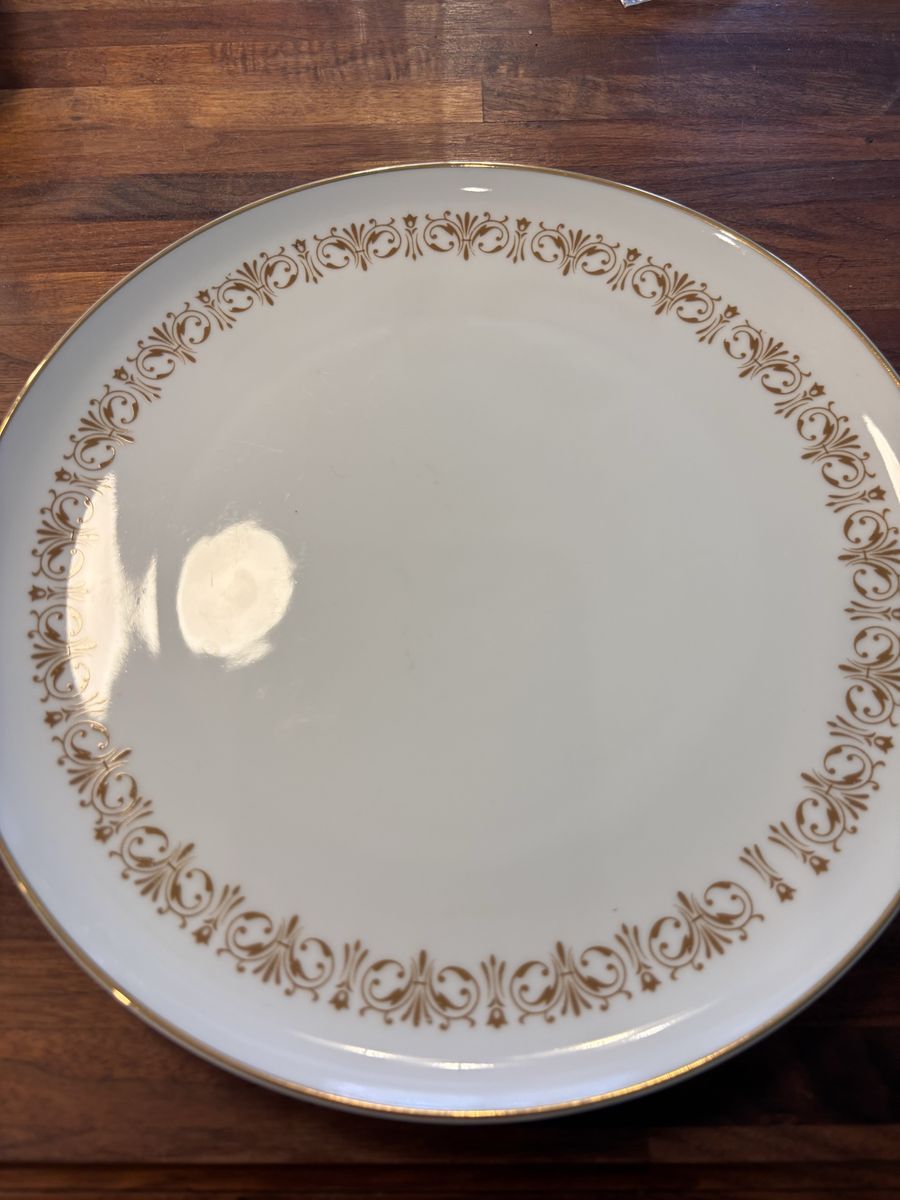 Set Of 8 Vintage 1960’s Sheffield Imperial Gold Dinner Plates