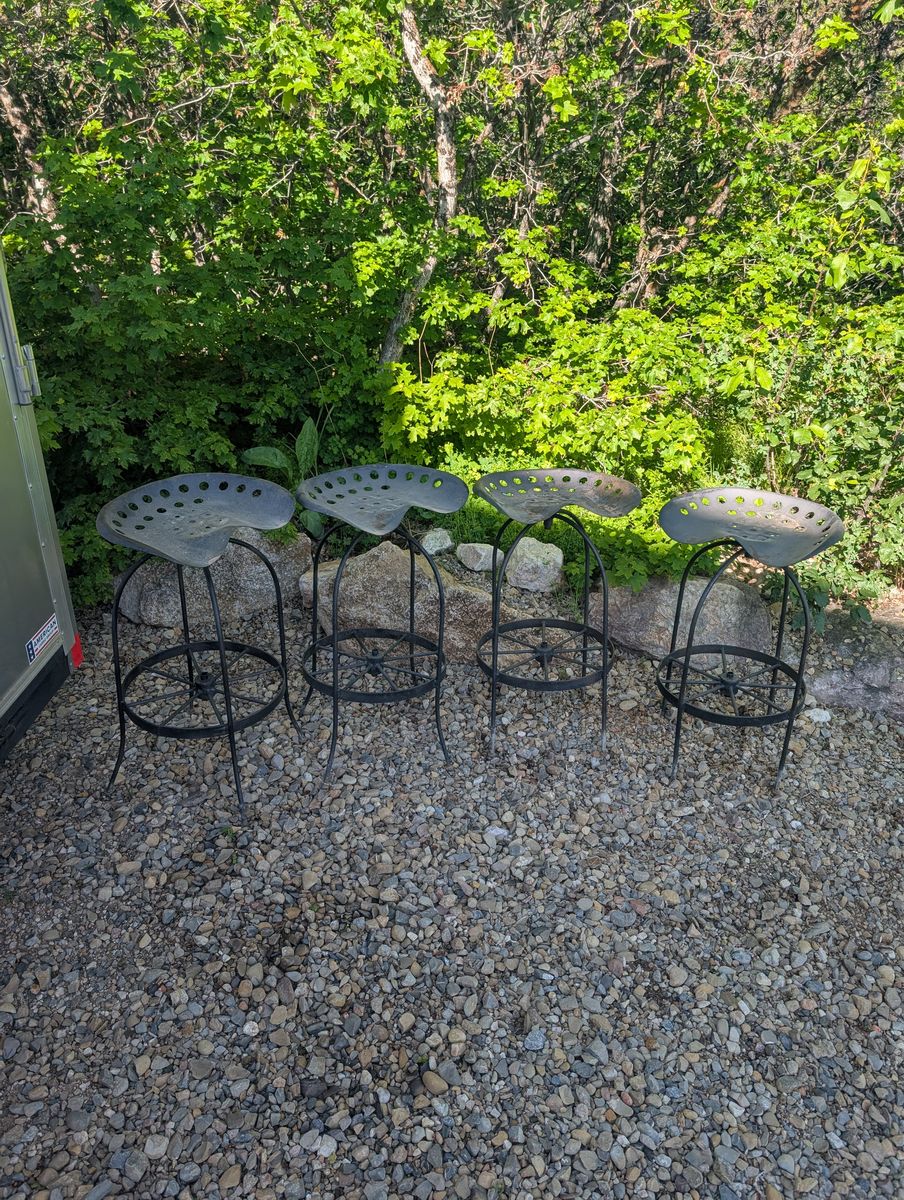 31" Tractor Seat Bar Stools